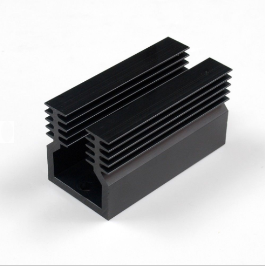 Protuberancia modificada para requisitos particulares perfil de aluminio negro de la precisión del surco del disipador de calor