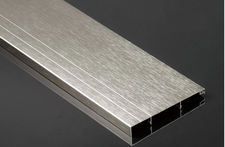 La superficie del cepillo modifica el perfil extruido para requisitos particulares de aluminio del color metálico dorado